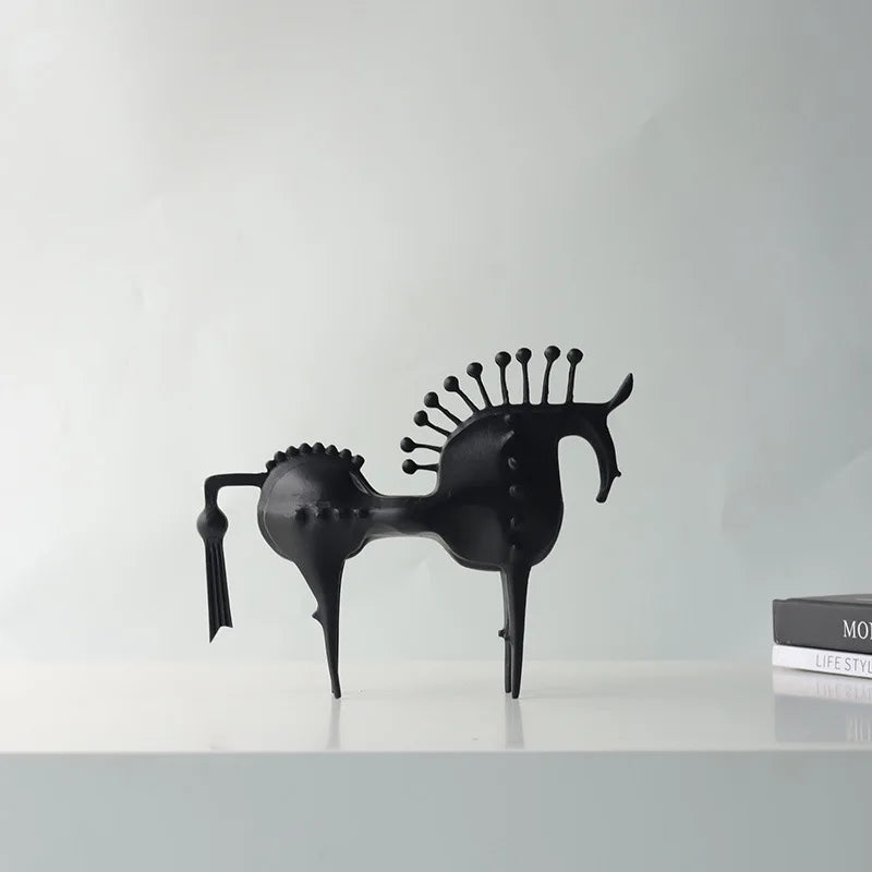 Decor Figurines Abstraction Horseradish Horse Figurine Metal Handicraft  Miniatures Artificial Animal Sculpture Home Decoration